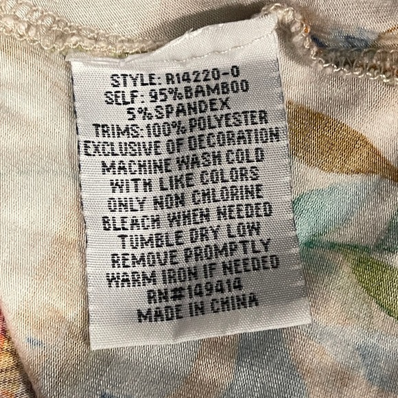 Johnny Was Floral Jersey Bamboo Stretch V Neck Floral Pullover Top Size XS - Picture 4 of 10